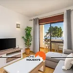 #252 Great Location Apartmán